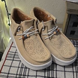 Hey Dude Beige Womens Peak Fold Boot